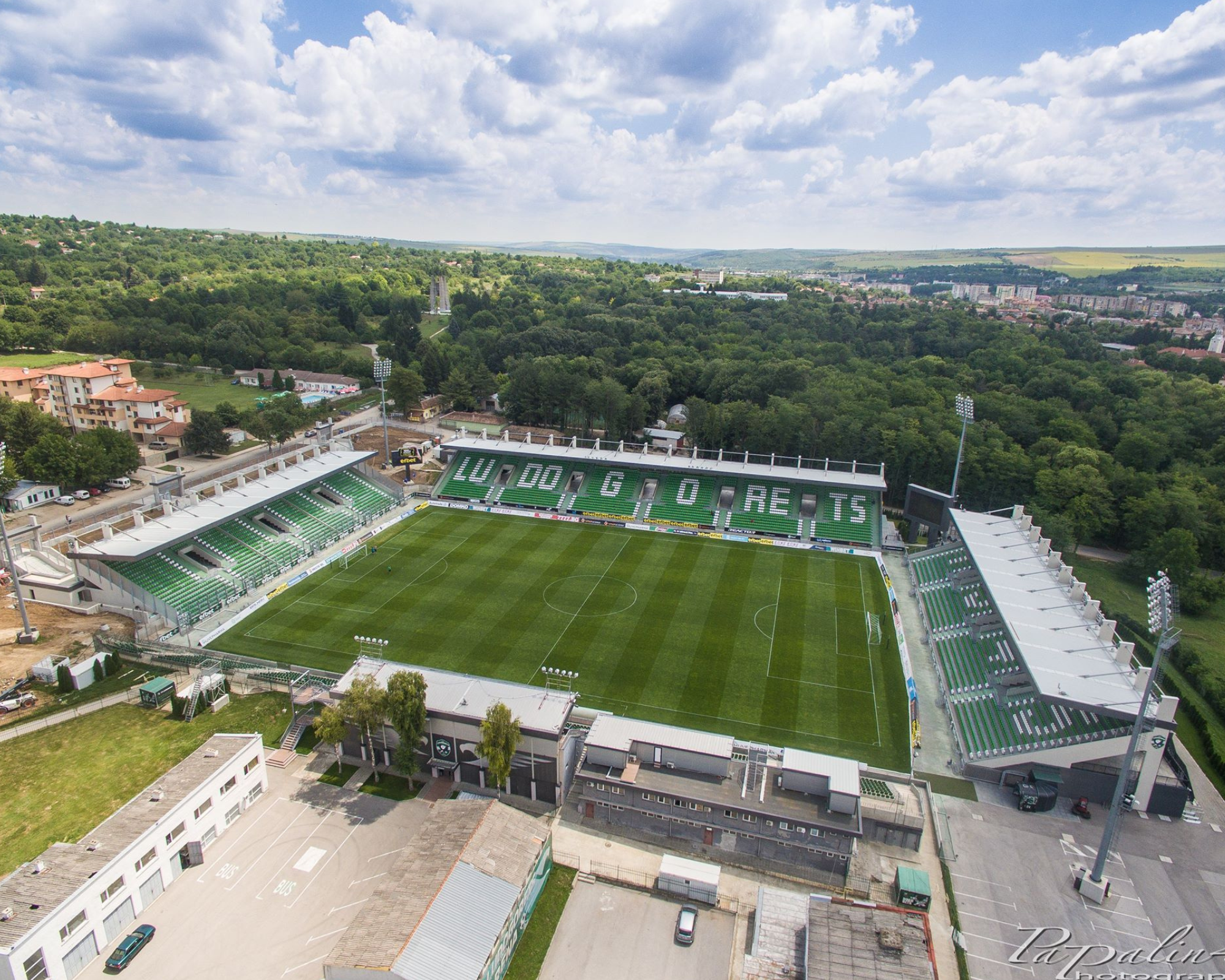 Феновете на Лудогорец разграбват билетите за реванша с Карабах