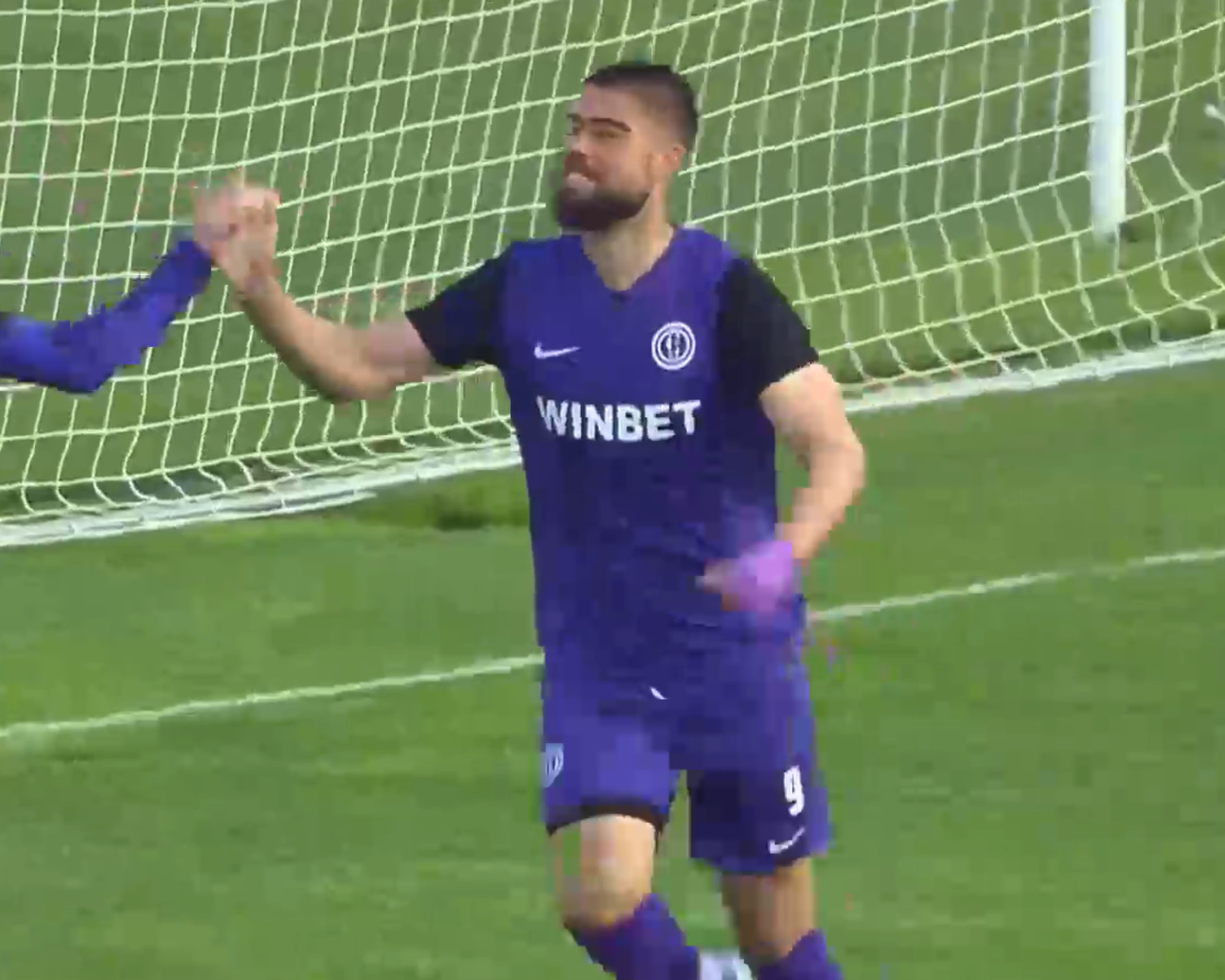 Левски иска нападател на изпадналия Етър