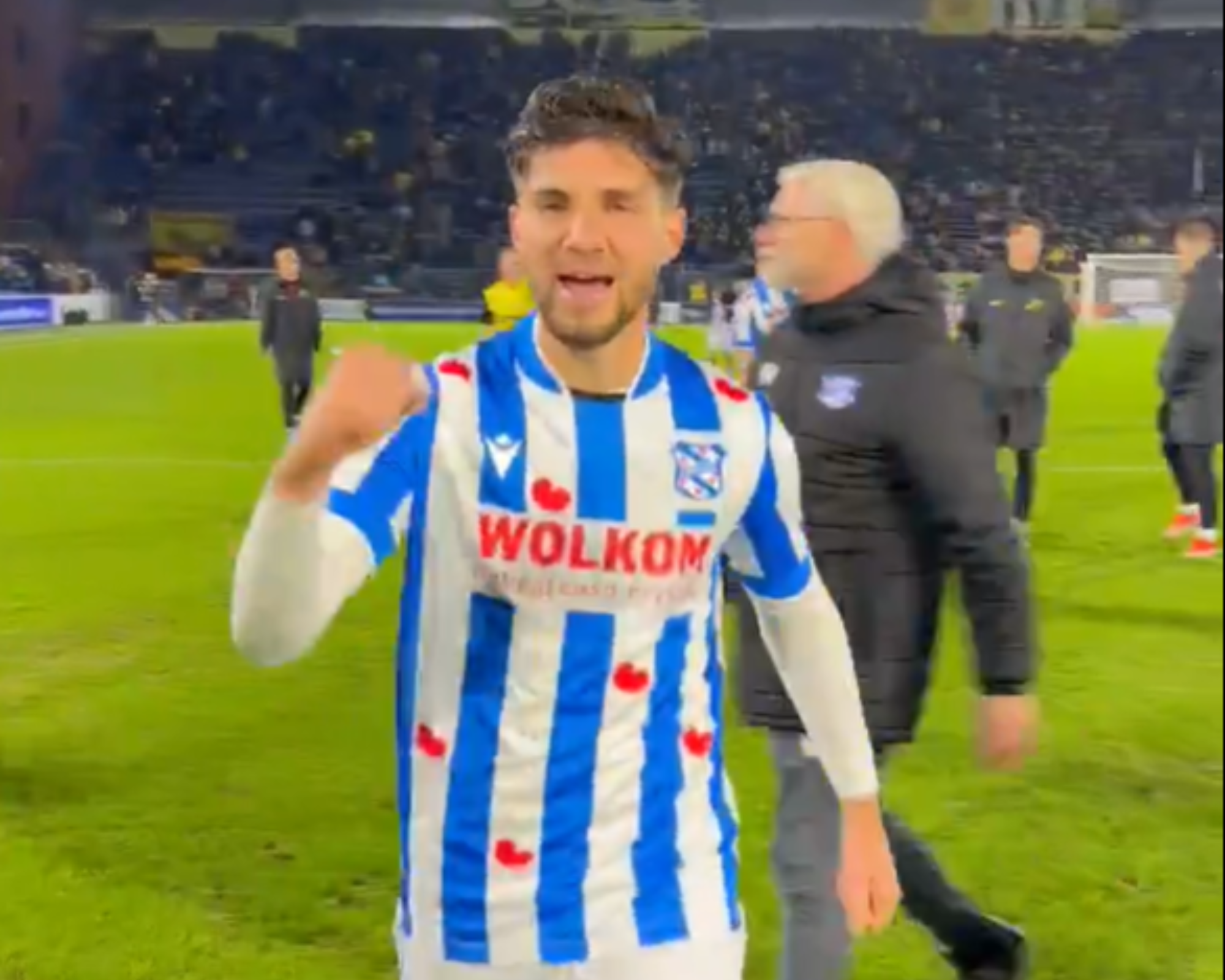 Християн Петров изгонен при загуба на Хееренвен от Фейенорд