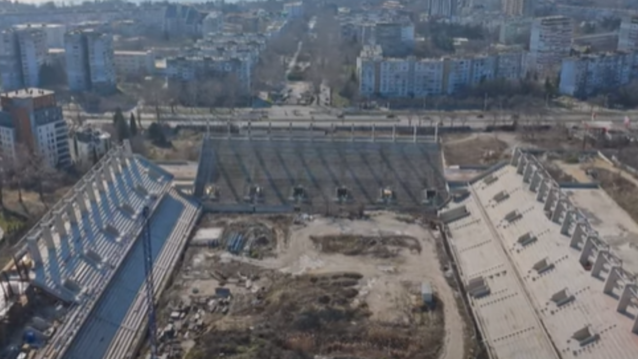 Възобновиха строежа на стадион Варна