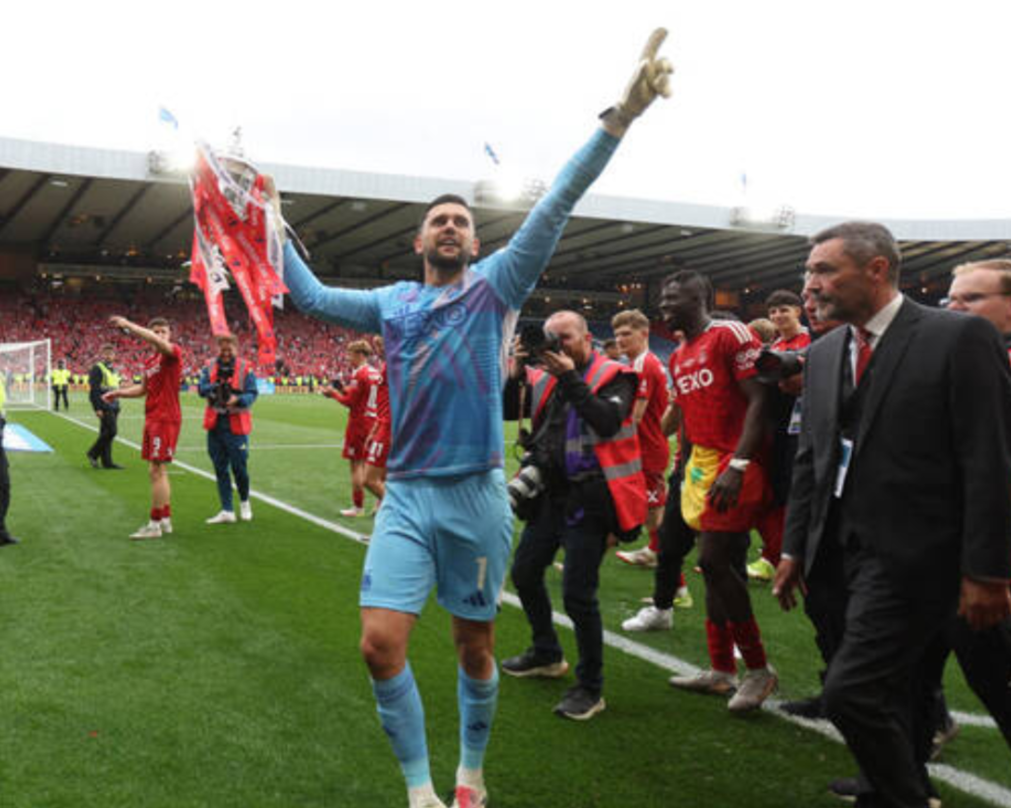 Абърдийн иска да задържи Дмитър Митов, английски тимове го следят