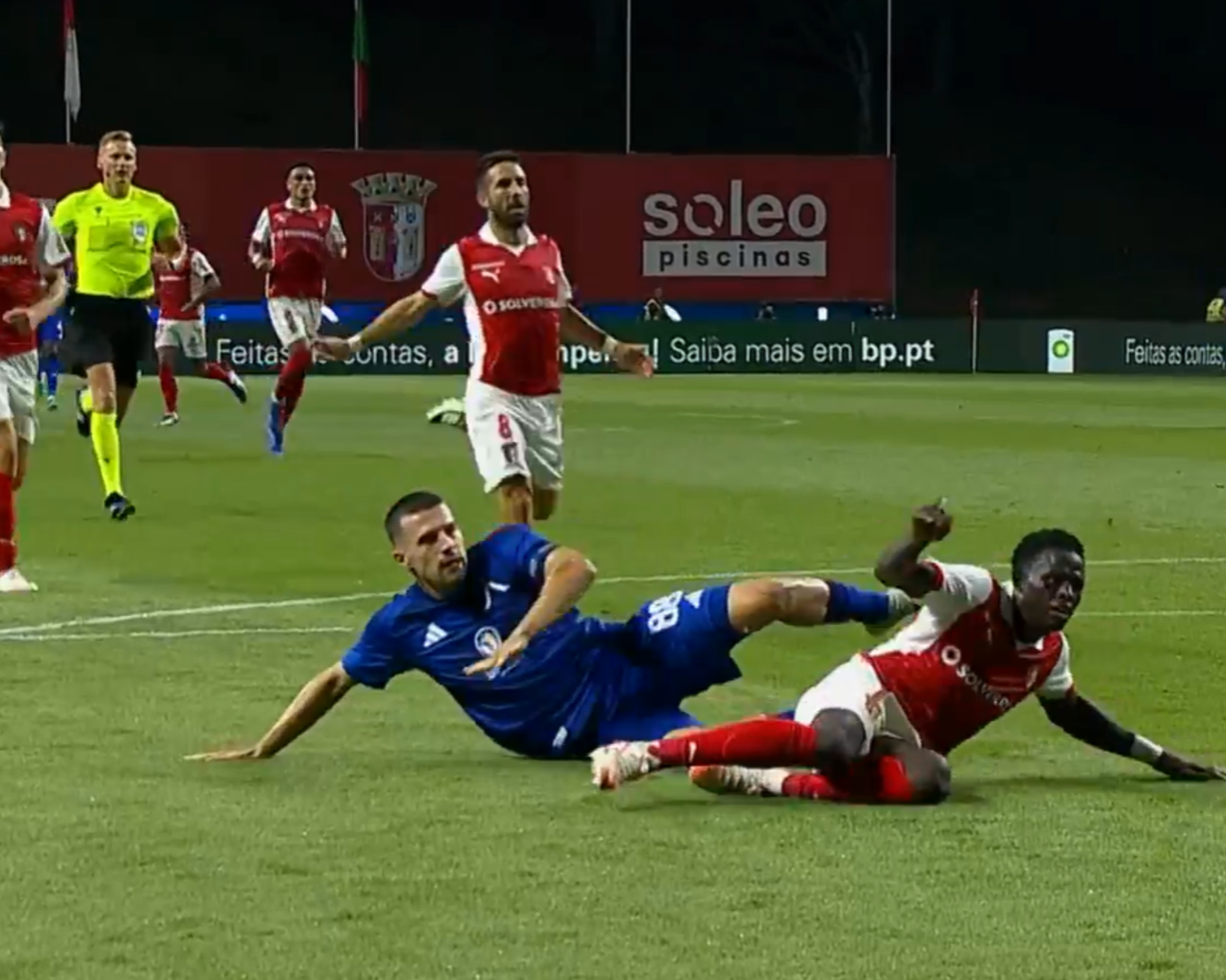 УЕФА обяви програмата и съдиите за сблъсъка между Левски и Сабах