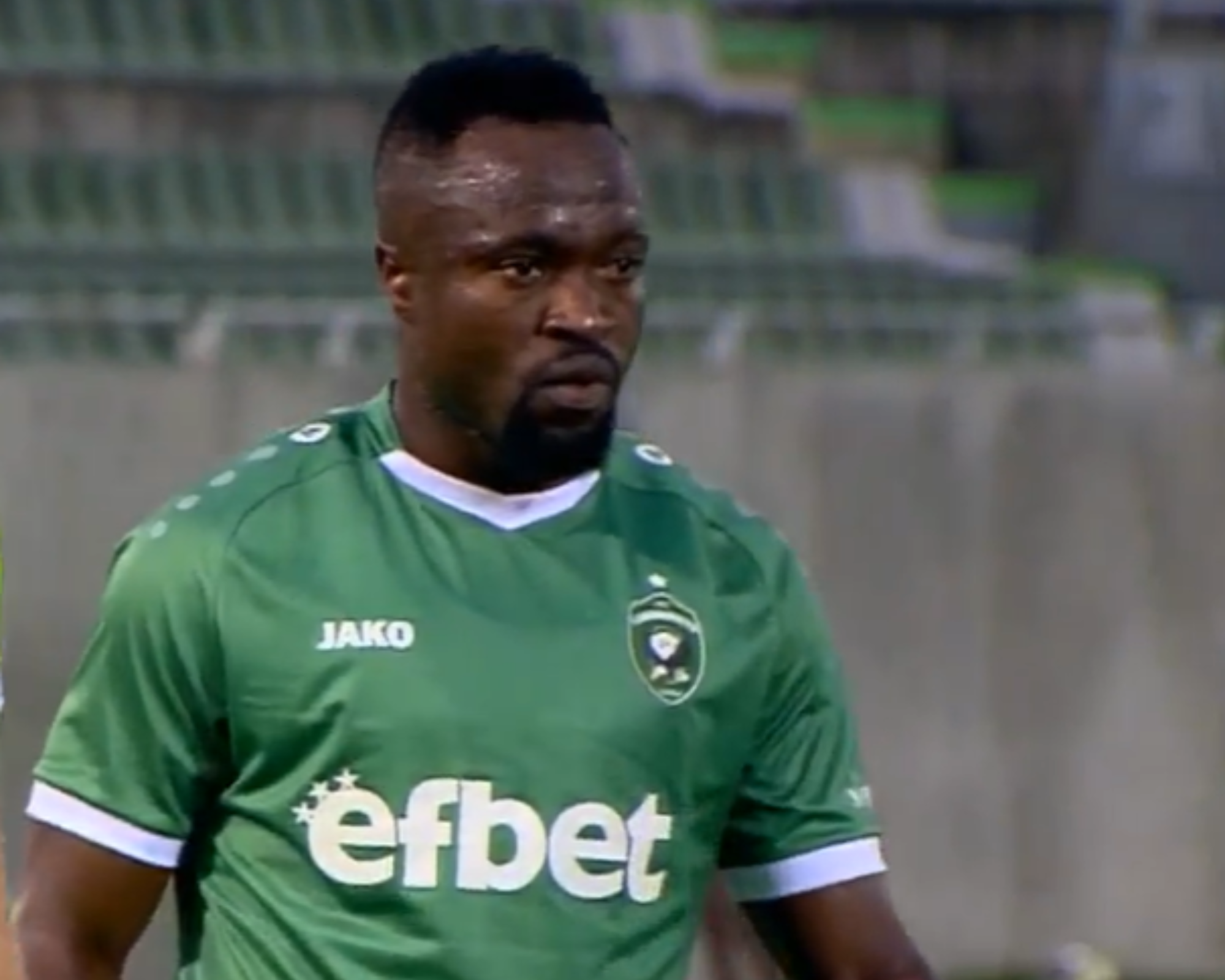 АЕК Атина преговаря за Бърнард Текпетей