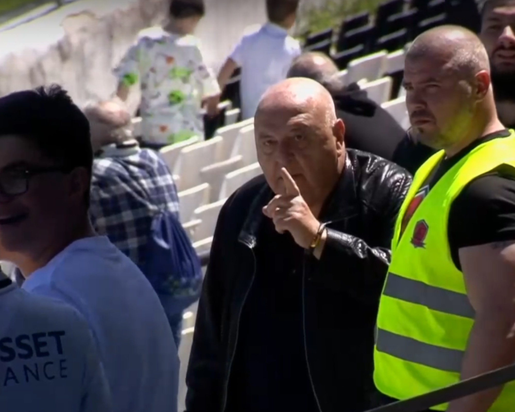 Напрежение на „Овча купел“: фенове на Славия поискаха оставката на Венцеслав Стефанов