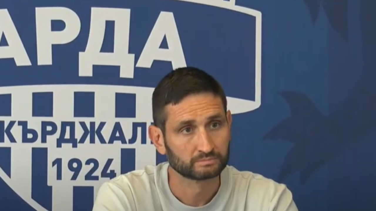 Александър Тунчев: Програмата ни „пребива“, терените не позволяват футбол