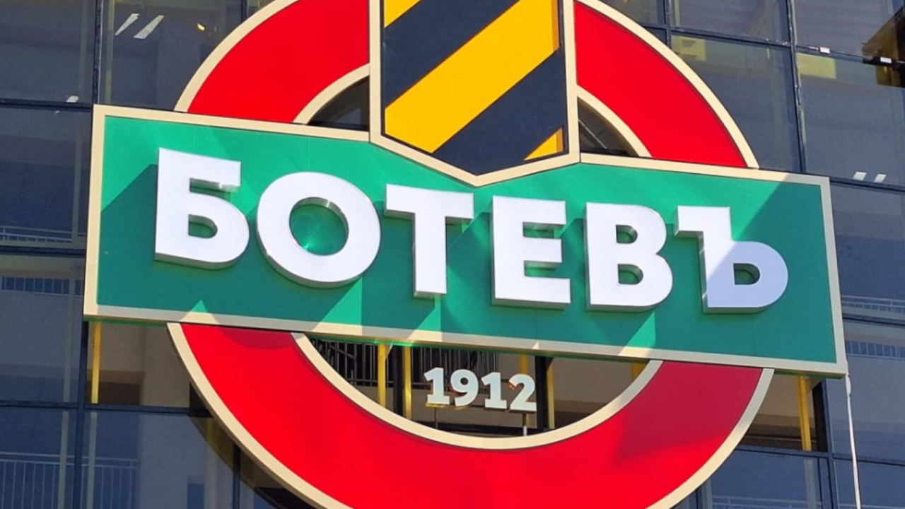 ФИФА наложи втора забрана на Ботев (Пловдив) за картотекиране на нови играчи