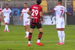 ЦСКА притиска Левски след 2:0 над Локо София